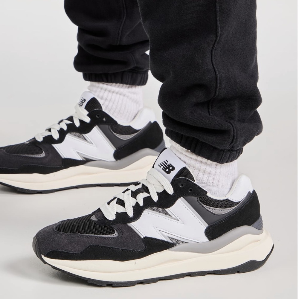 New Balance 57/40 US women 8 Color: Black White